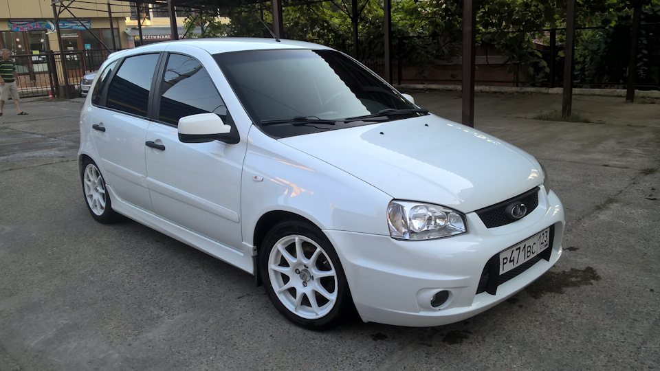 Калина спорт 2011. Лада Калина спорт 2011 года. Калина спорт 1 белая салон. Калина спорт 2011 года.