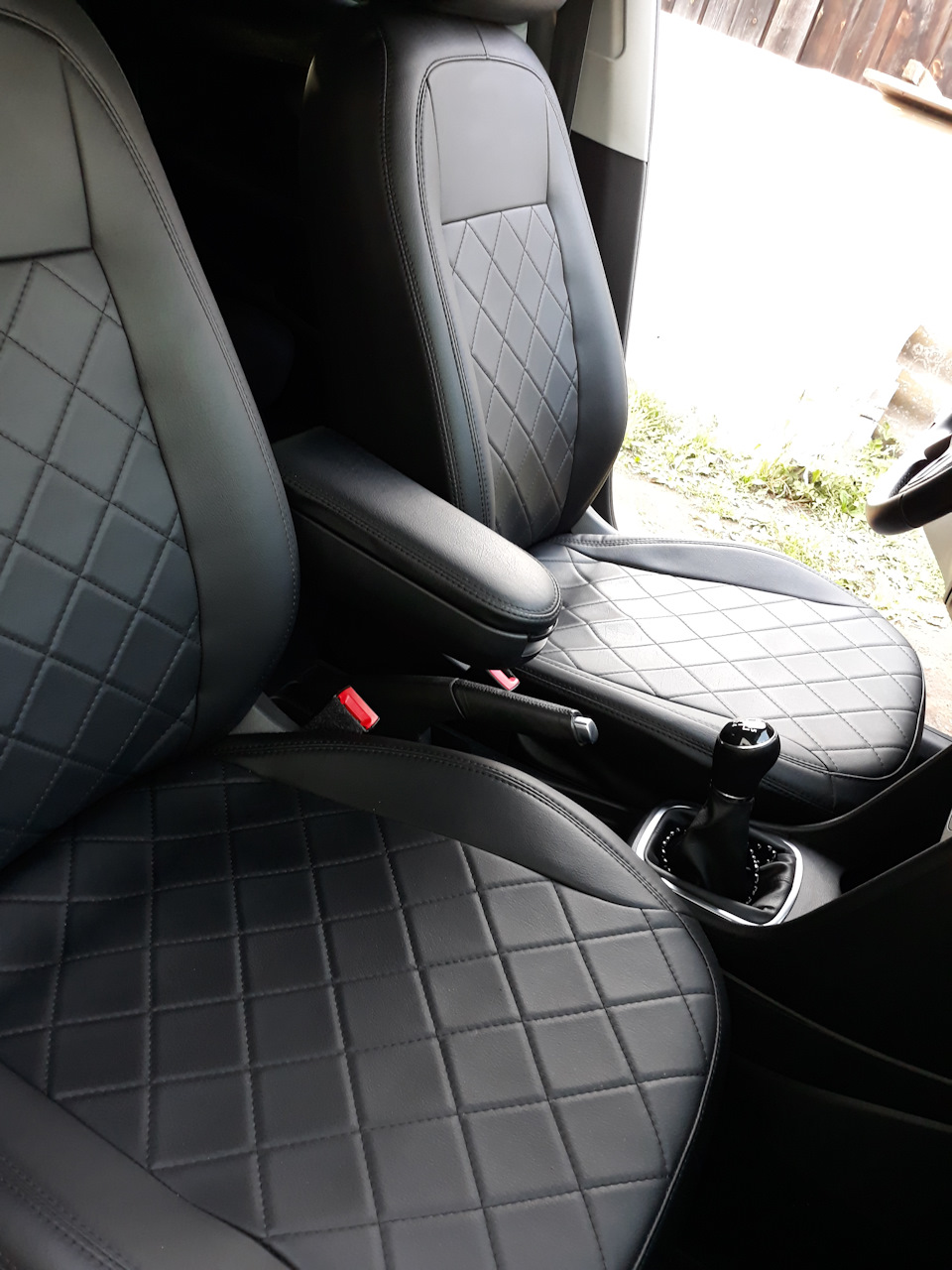 Установка чехлов из экокожи Flexy — Volkswagen Polo Sedan, 1,6 л, 2014 ...