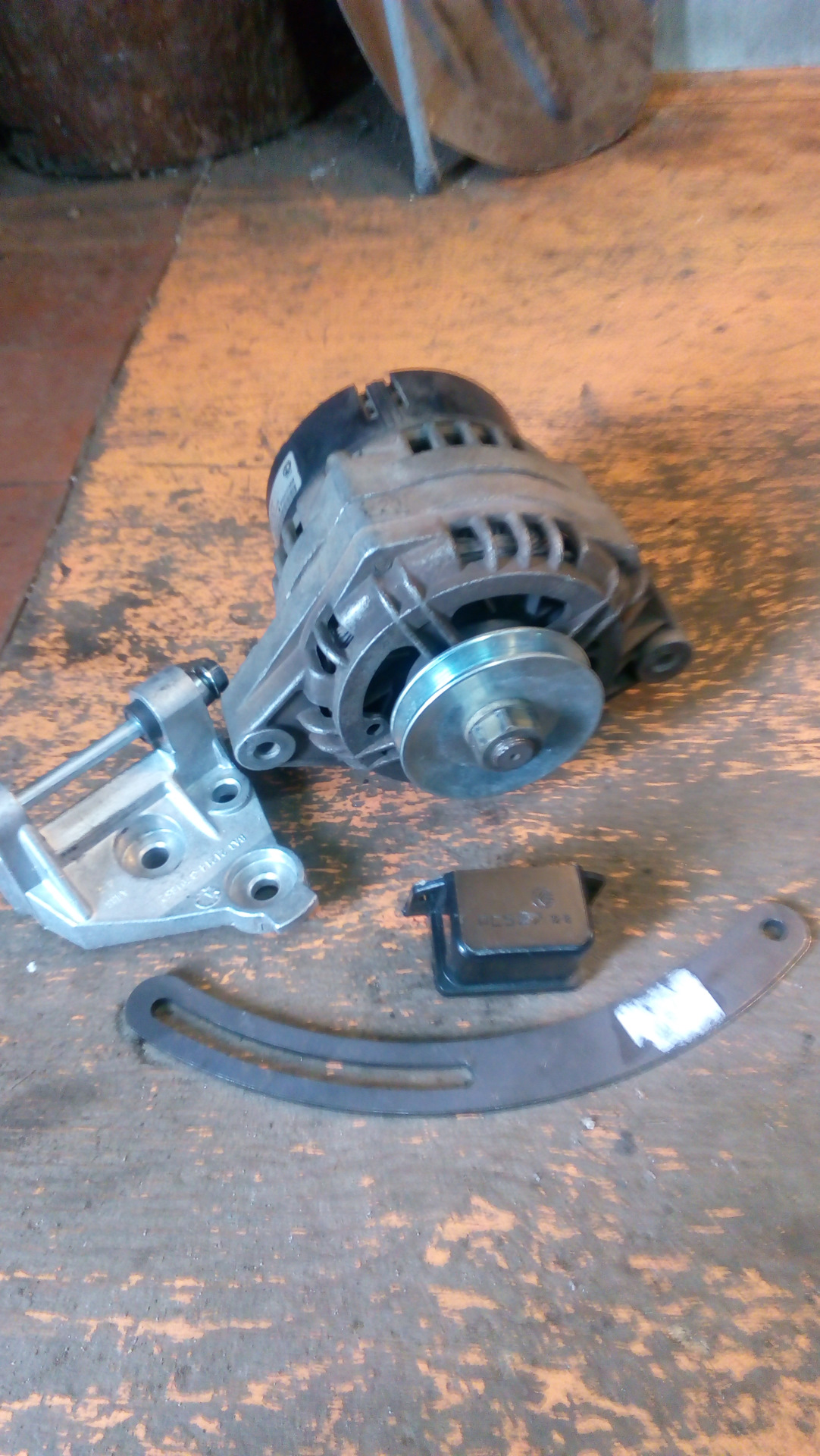 Установка генератора ваз 2110 на классику. Установка генератора на классику. Установка генератора на классику. Генератор 2110 на ниву. Генератор от ваз 2110.