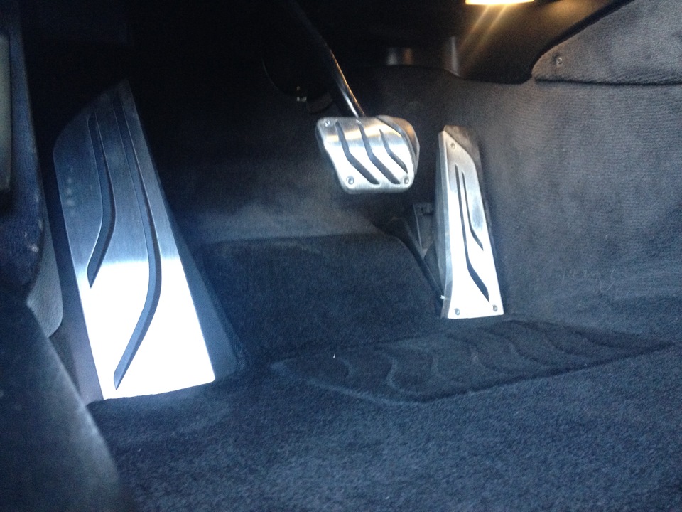 Накладки на педали M-Performance и сетка в ноздри — BMW 5 series (F10 ...