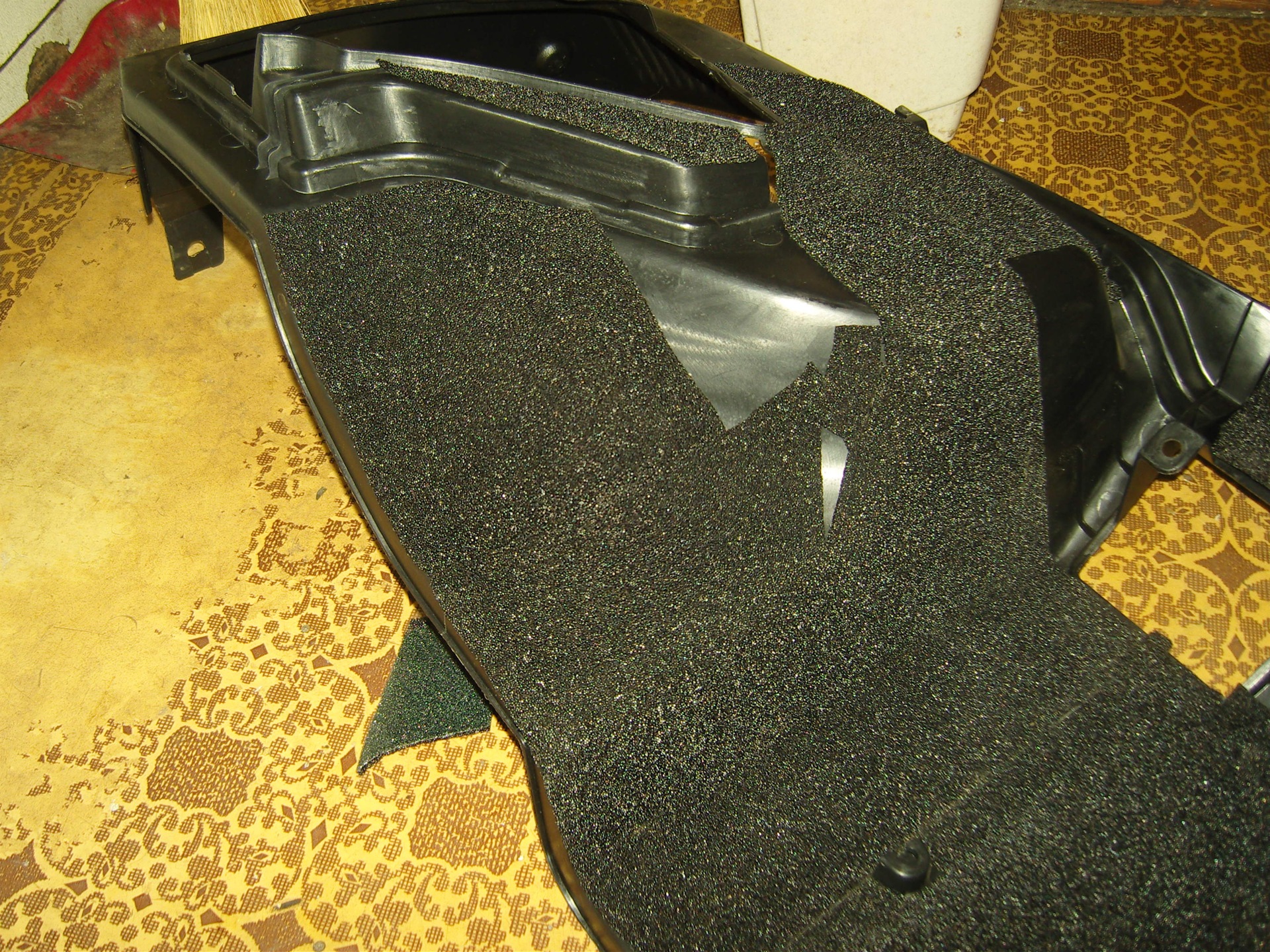 Noise insulation of the trunk plastic - Toyota Celica 20 l 1994