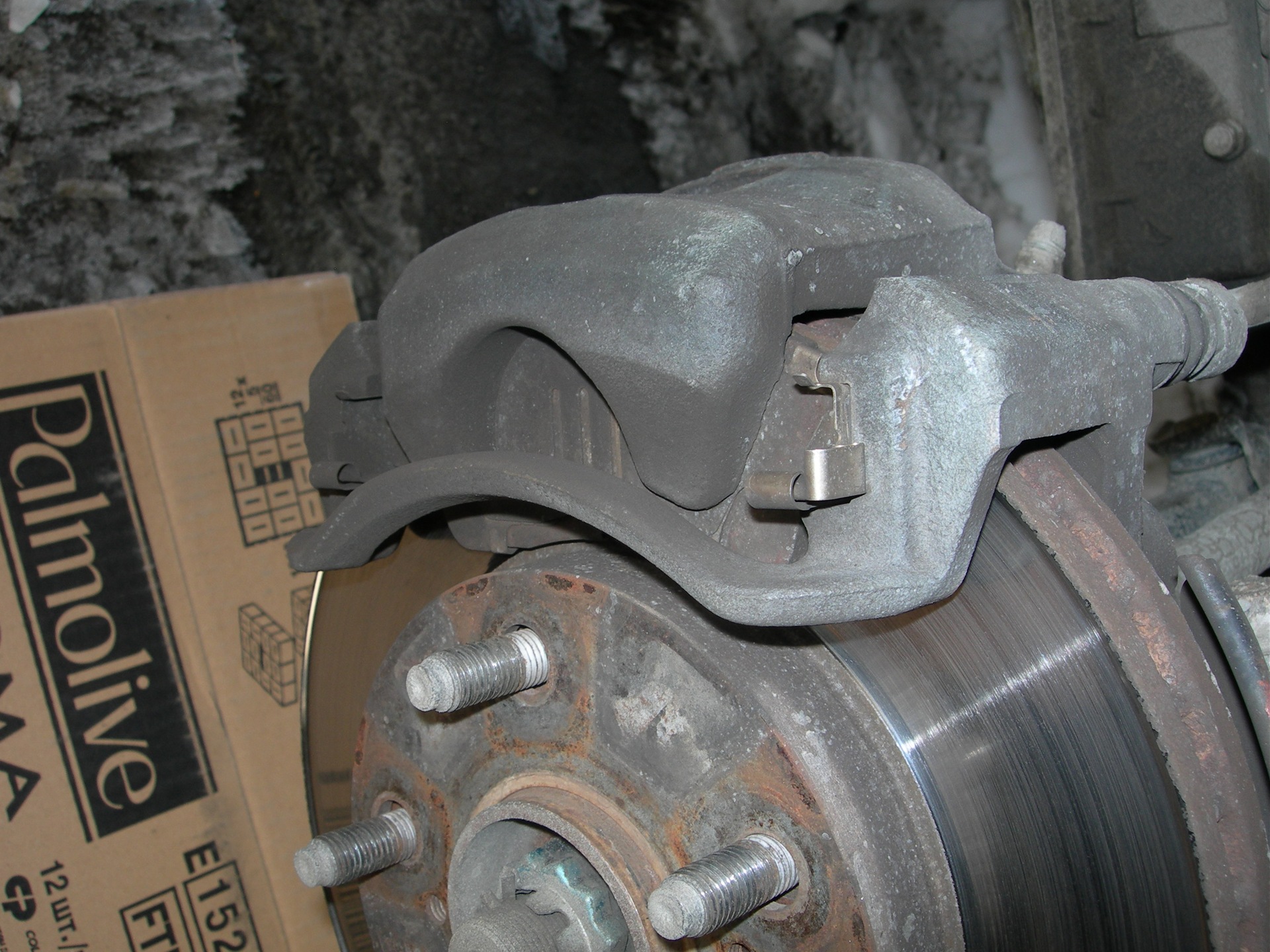 Replacing the front brake pads  - Toyota Ipsum 20L 1999