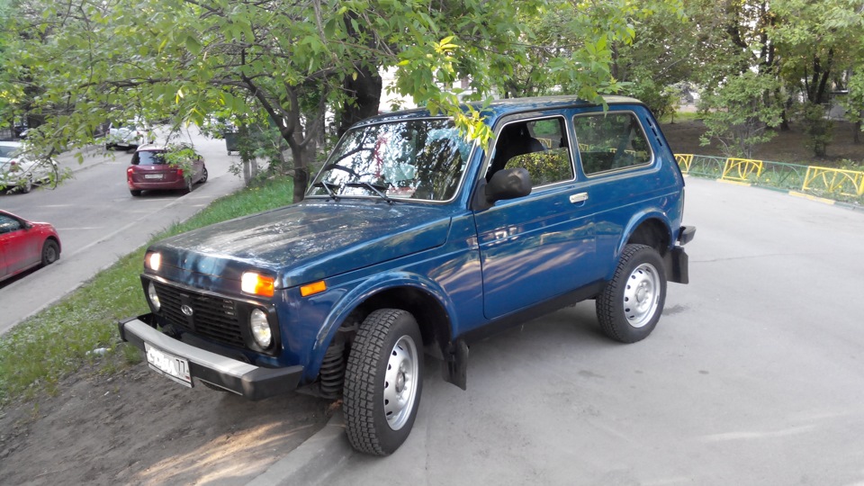 Замечен лязг в области переднего колеса/подвески при движении с ...