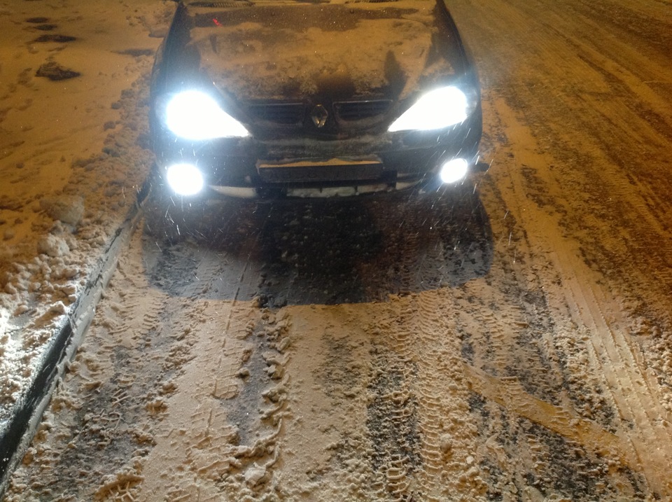 Замена лампочек и задних колонок — Renault Megane I, 1,6 л, 2001 года ...