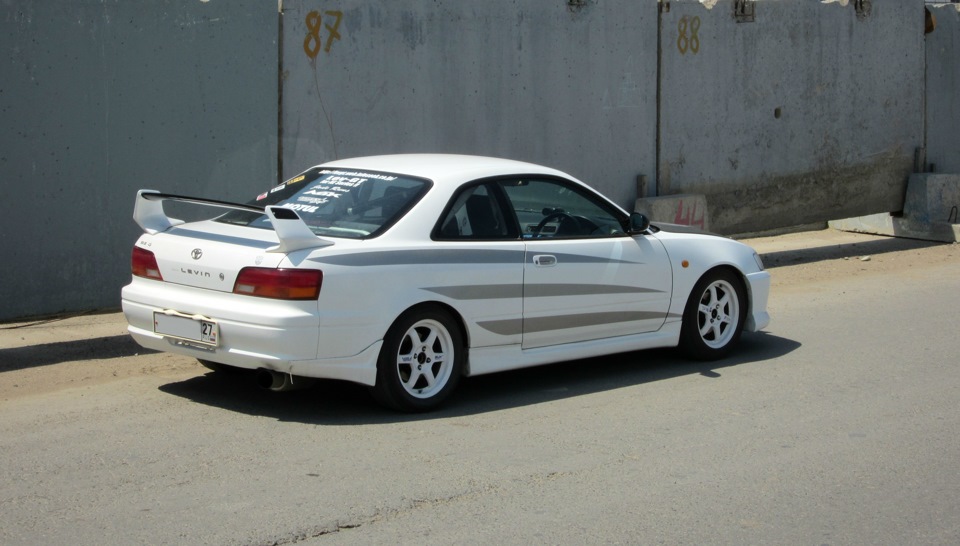 Toyota Levin ae111 черный