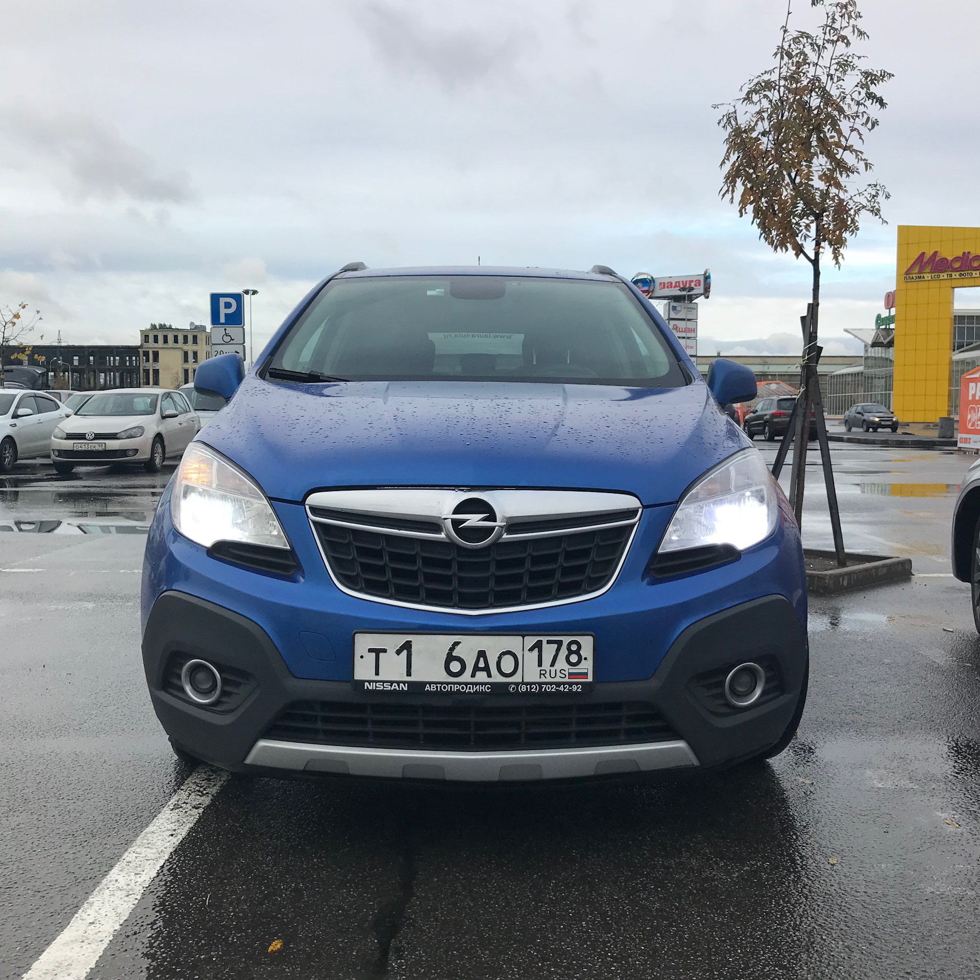 Опель мокка ближний свет. Opel Mokka 2014. Лампочки Опель Мокка 2014 ПТФ. Противотуманки на Опель Мокка 2014. Opel Mokka лампа ближнего света.