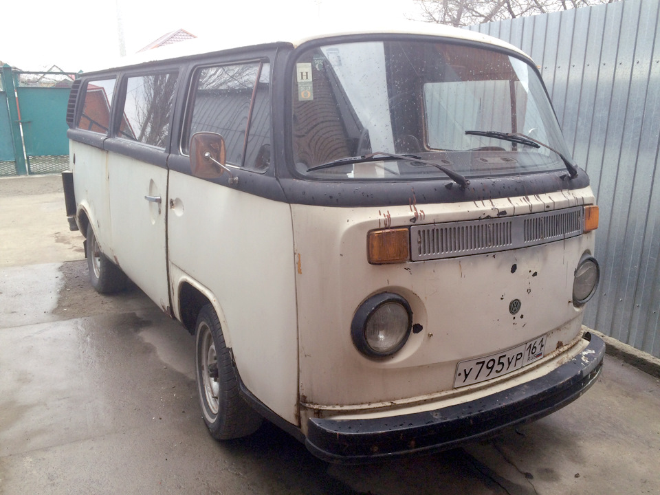 Volkswagen transporter t1 пикап. Volkswagen transporter t2 салон. Vw t2 pickup. Mercedes-benz t2 фургон. Фольксваген транспортер т2 желтый почтовый.