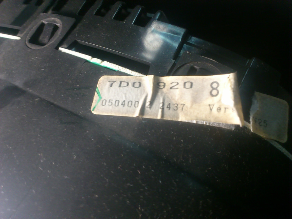 Бирка на приборке, которая стояла — Volkswagen Multivan (T4)