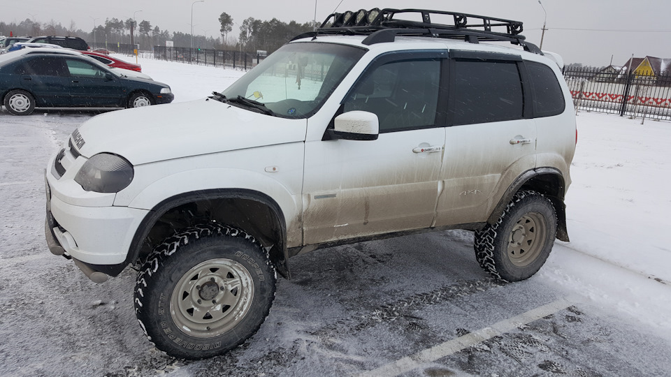 Амортизаторы bilstein на ниву шевроле. 8f82aa5s 960. Амортизаторы bilstein на ниву шевроле фото. Амортизаторы bilstein на ниву шевроле-8f82aa5s 960. картинка Амортизаторы bilstein на ниву шевроле. картинка 8f82aa5s 960. Решил заморочиться в эти выходные и поставить пружины с Мерседеса МЛ500 на свою Шевроле Ниву) По времени вышло не так уж долго, делал все вместе с другом, справились, потратив где-то по 1.5 часа на каждую сторону. Самое суровое было лежать и стоять на коленях на бетонной плите зимой…( Сняли колесо с левой стороны