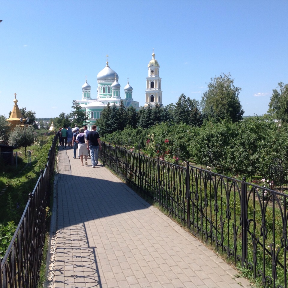 Канавка богородицы в дивеево. Дивеево монастырь канавка Богородицы. Дивеево мостик Богородицы.