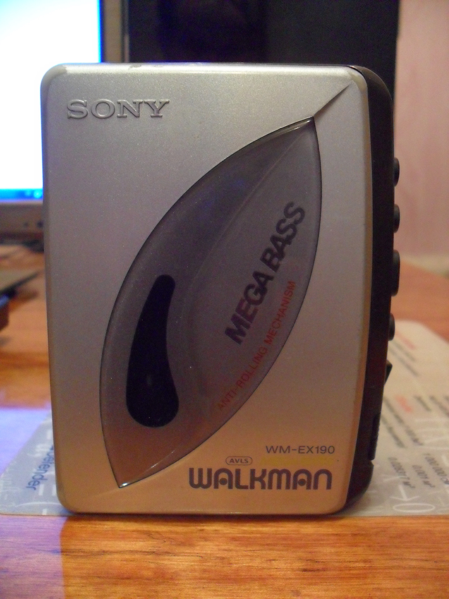 Sony walkman кассетный купить. Sony Walkman WM-ex190. Кассетный плеер волкмен Walkman WM-ex190. Кассетный плеер Sony WM 190. Sony Walkman ex 190.