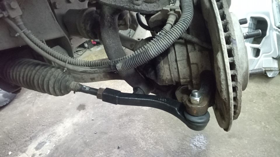 Заменил рулевой наконечник правый. 3 июня 2023 — SsangYong Kyron, 2 л ...