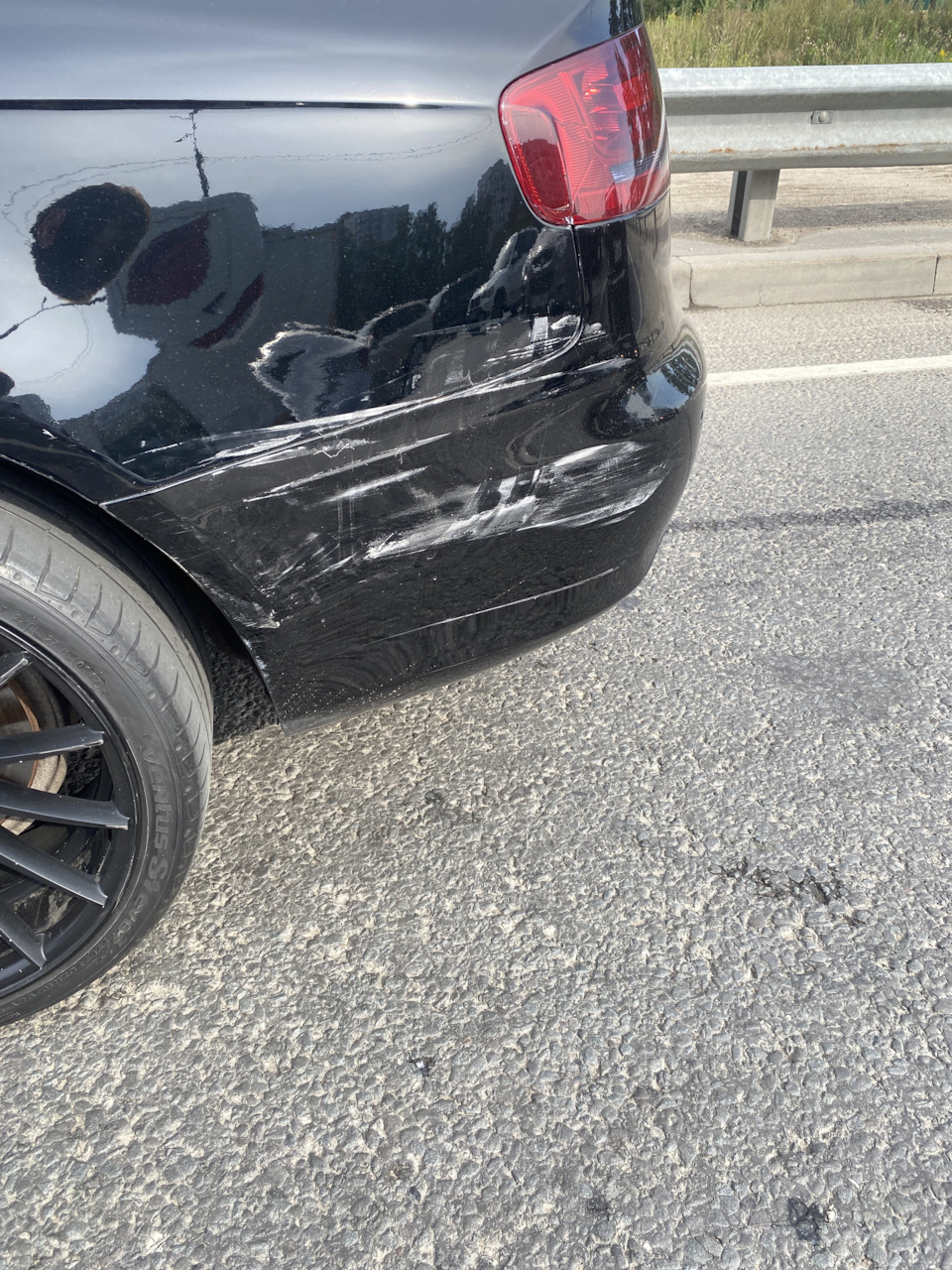 Не везуха, притерли бампер — Audi A4 (B8), 1,8 л, 2008 года | ДТП | DRIVE2