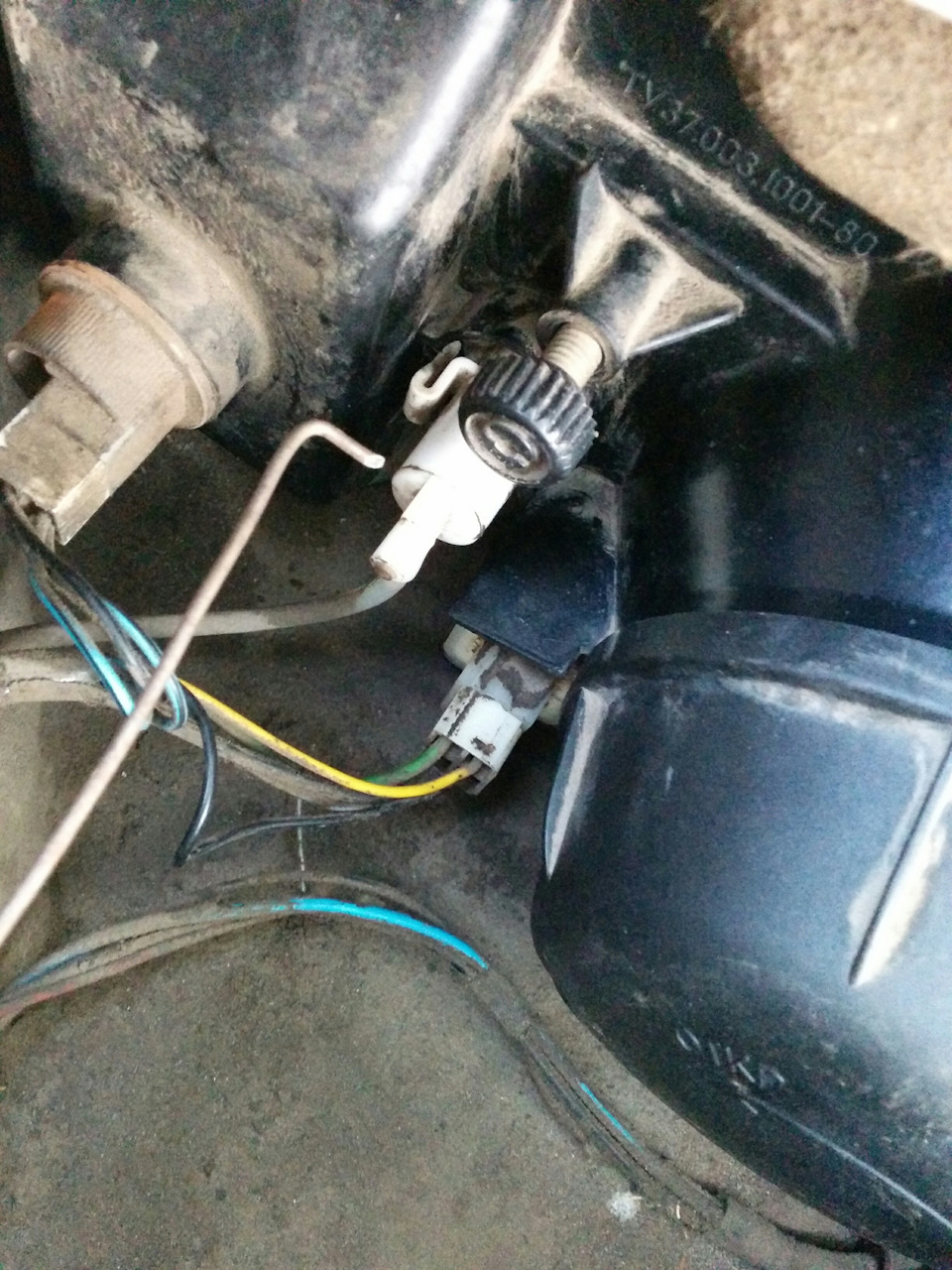 Колодки AMP Superseal на зад. фары, краны слива ОЖ и переклейка фары ...