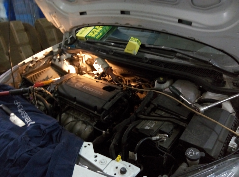 Ремонт(замена) трубки обогревателя дроссельной заслонки — Opel Astra J ...