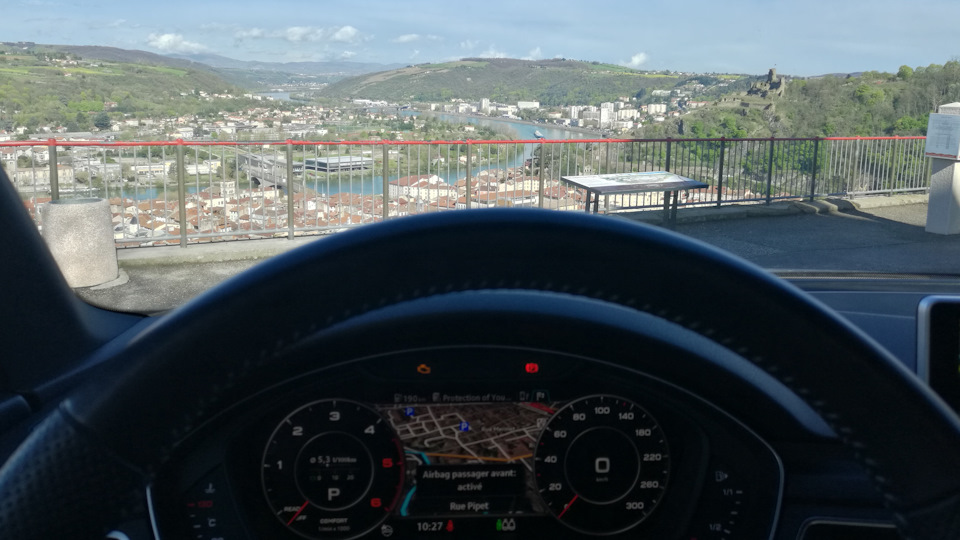 Если что адрес места — 24 Rue Pipet, 38200 Vienne — Audi A4 (B9)