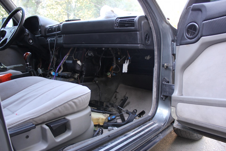 Чистим испаритель кондиционера. — BMW 7 series (E32), 3 л, 1988 года ...