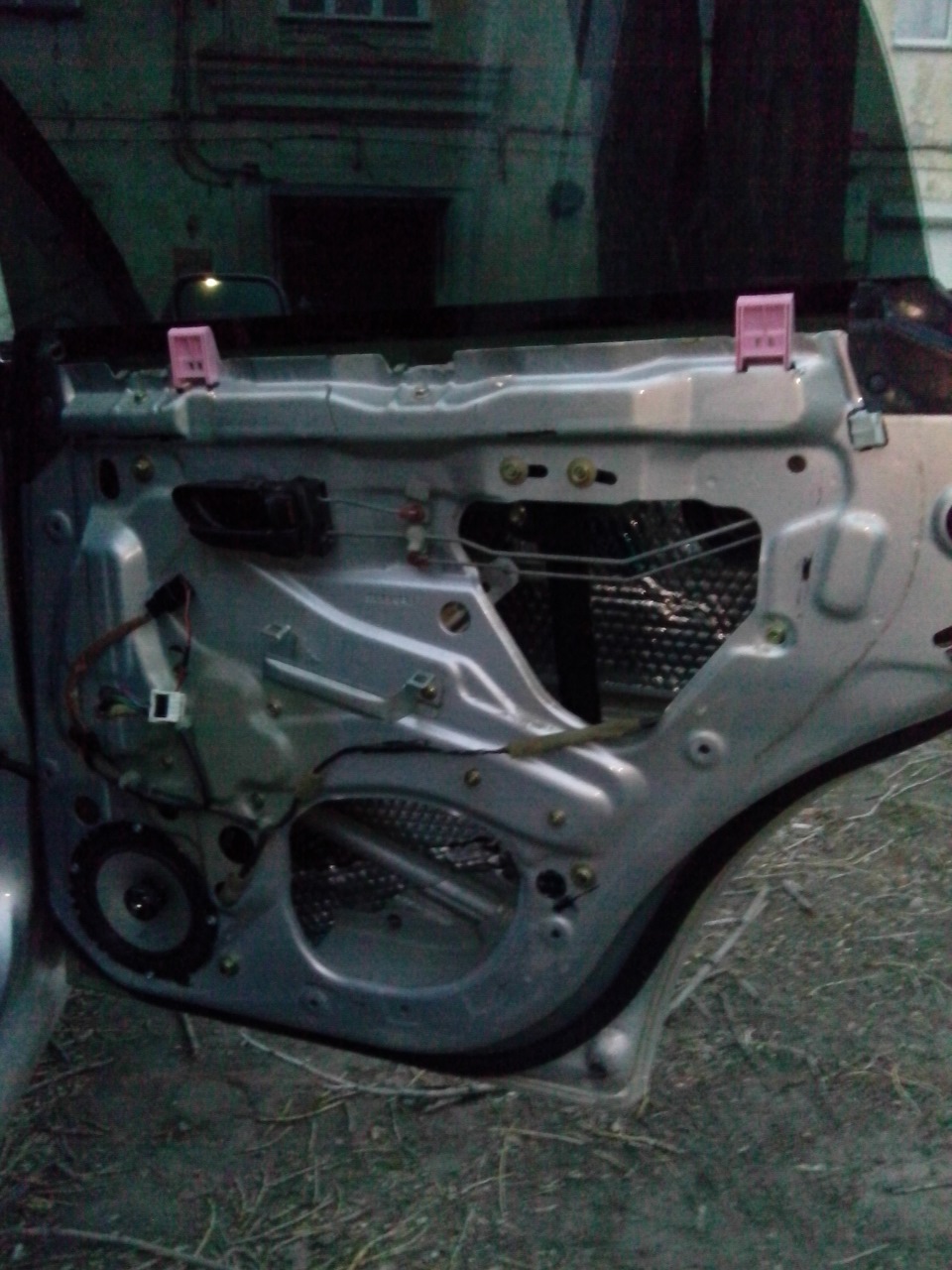 Громко хлопают двери — делай вибро+шумо изоляцию))да и для качества ...