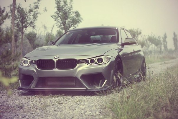 BMW f30 розовая