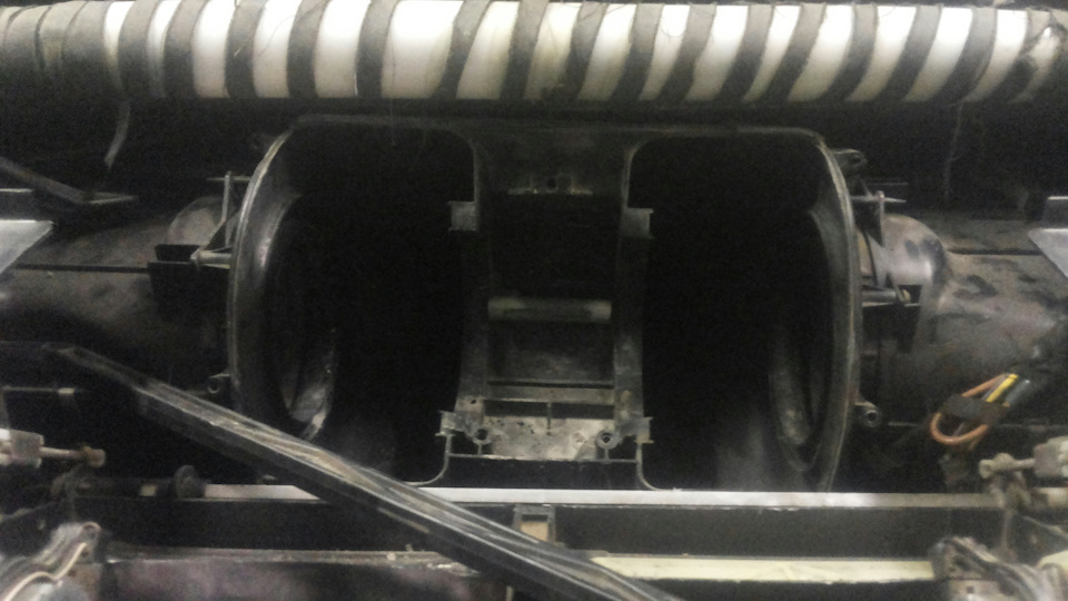 Photo from the logbook BMW 7 series (E38)
