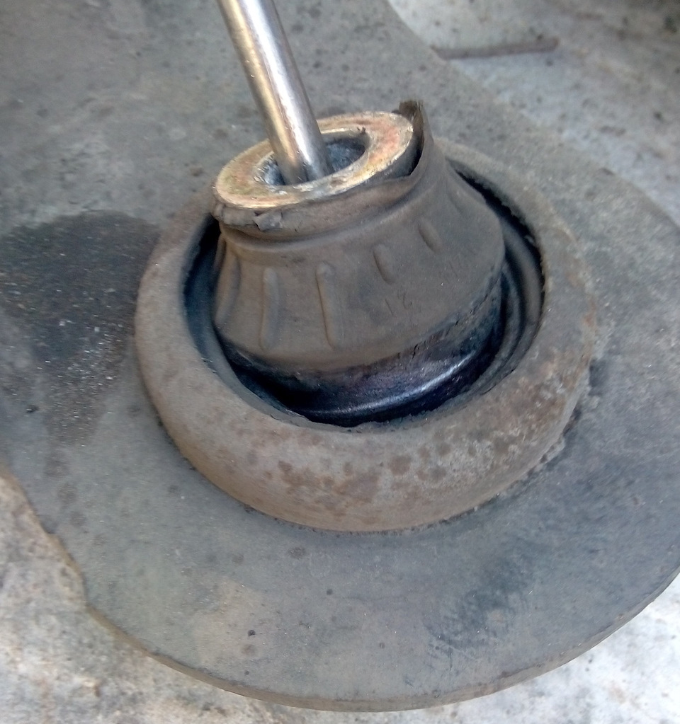 Стук в двигателе K4M. Замена упорных полуколец коленвала. — Renault ...