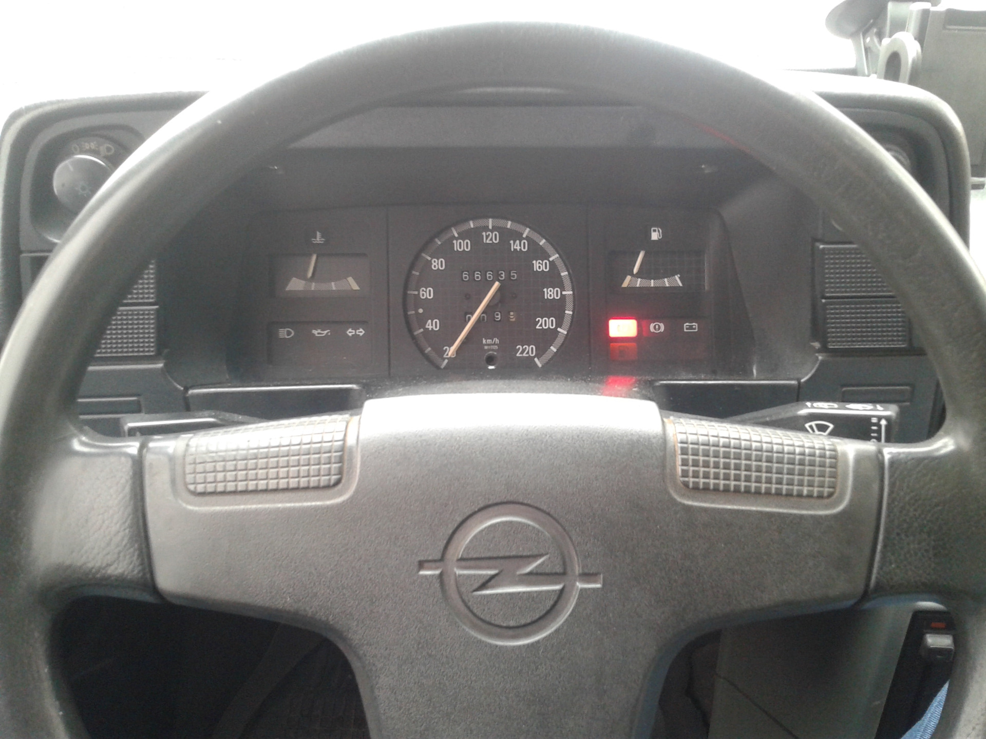 Замена руля, стертые контакты сигнала и немного лирики. - Opel Kadett E, 1,3 л, 