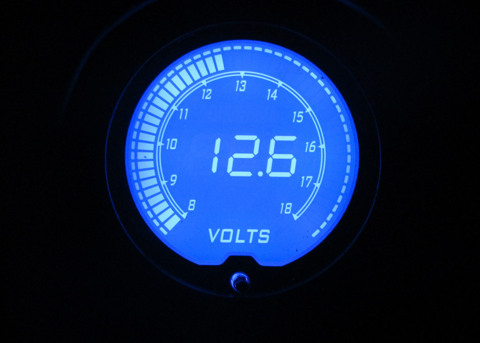 Вольтметр в стойку .№3. Подключен. — Hyundai Santa Fe (2G), 2,7 л, 2008 ...