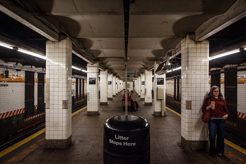 Покажи картинки станции лайт. Метро Нью Йорка. Нью-йоркский метрополитен станции. Subway метро в США. Американское метро в Нью-Йорке.