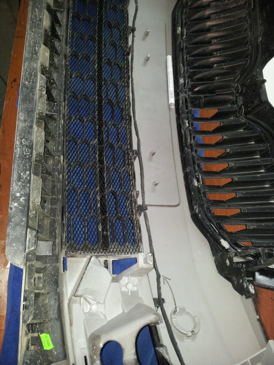 ЧЕРНАЯ алюминиевая сетка в бампер — Skoda Octavia A7 Mk3, 1,4 л, 2014 ...