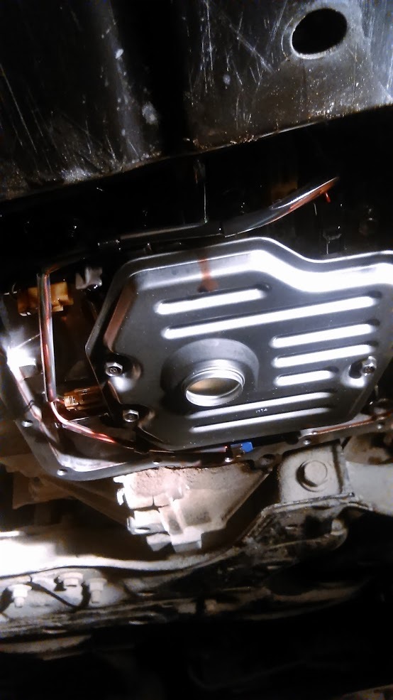 Замена масла в переднем редукторе toyota ipsum. Пробка акпп toyota. Ипсум 10 течь с коробки. Замена масла акпп редуктор ипсум 10 кузов. Промываем фильтр от акпп тойота ипсум.