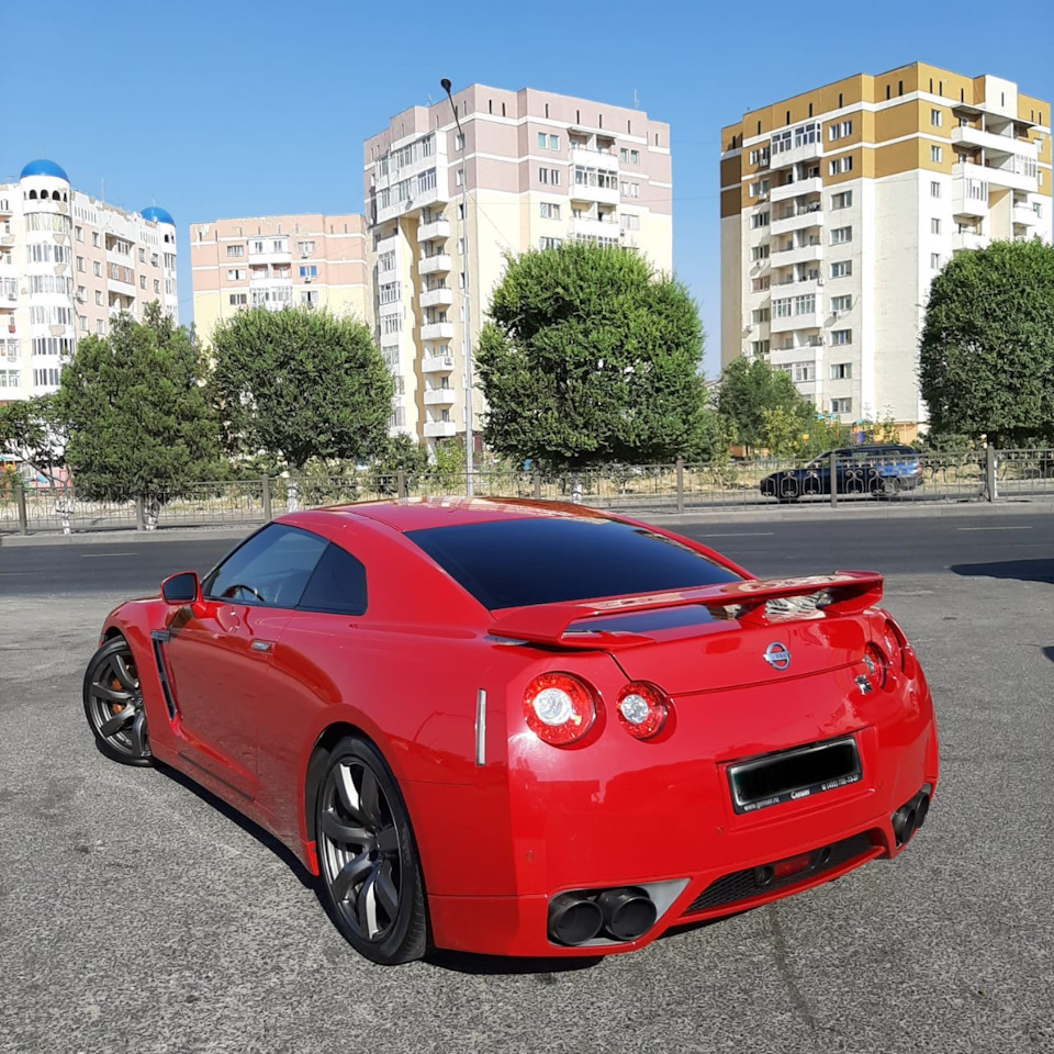 Nissan GTR r35 красный матовый