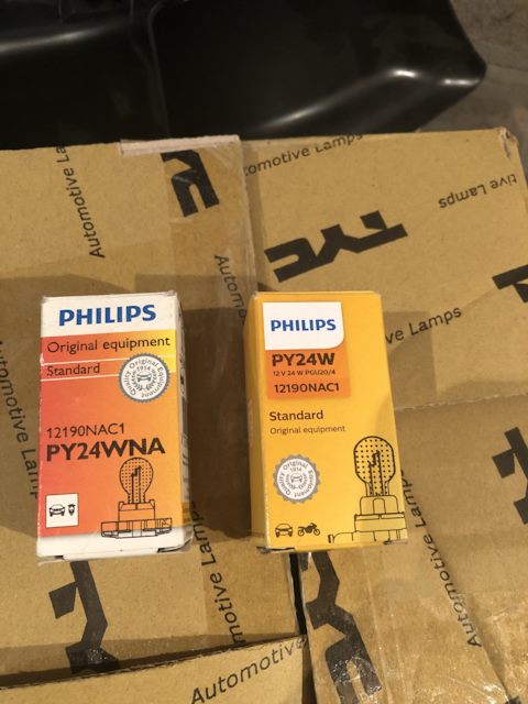 Philips 12V 24W PGU20/4 - HiPerVision PY24W-oranž | E-Shop - Foto 11