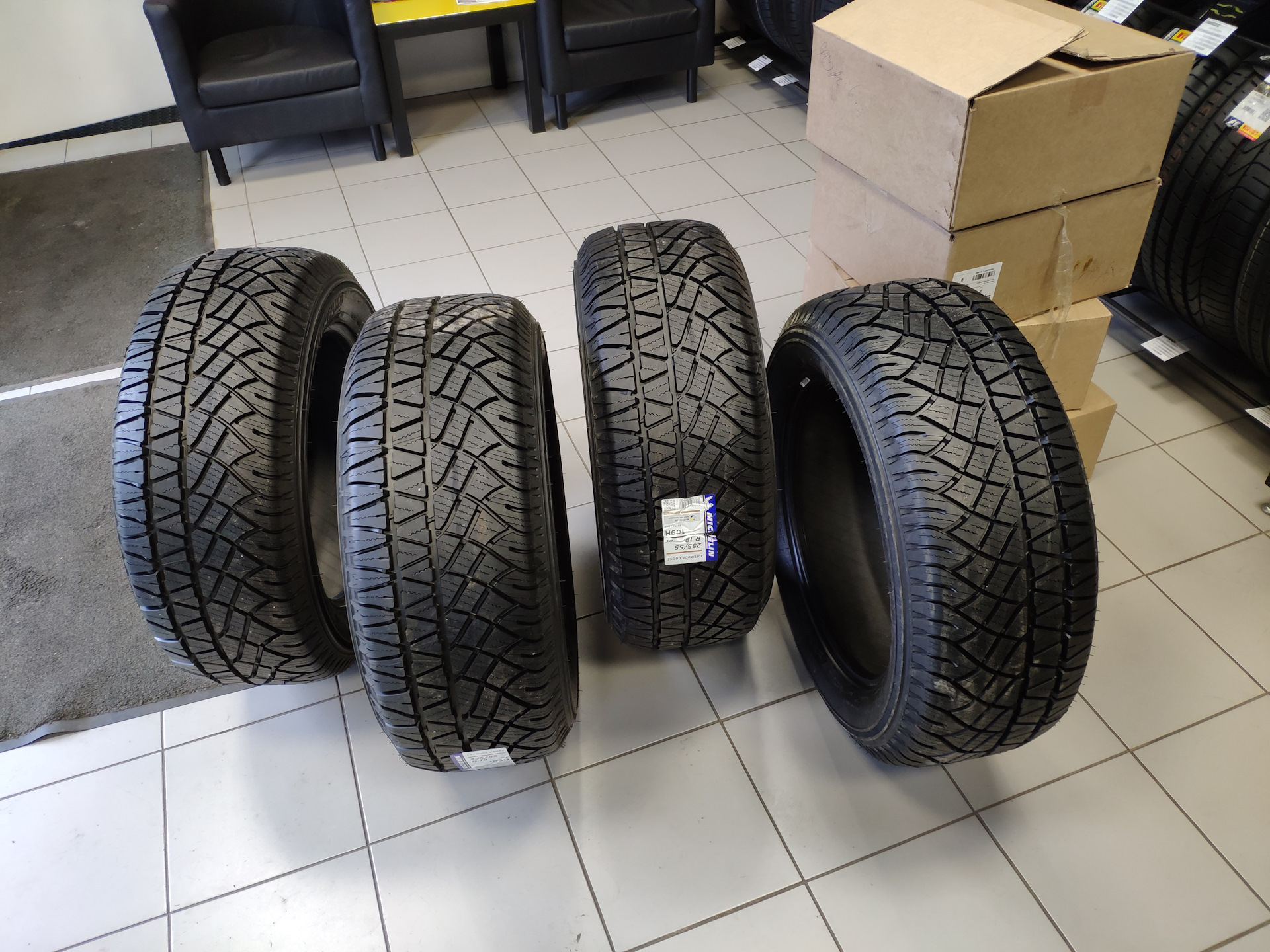 265 65 r17. Мишлен Латитуде кросс 265/65 r17. Michelin Latitude Cross Touareg. Michelin Latitude Prado 265/65. Michelin Latitude Cross на Фольксваген Туарег.