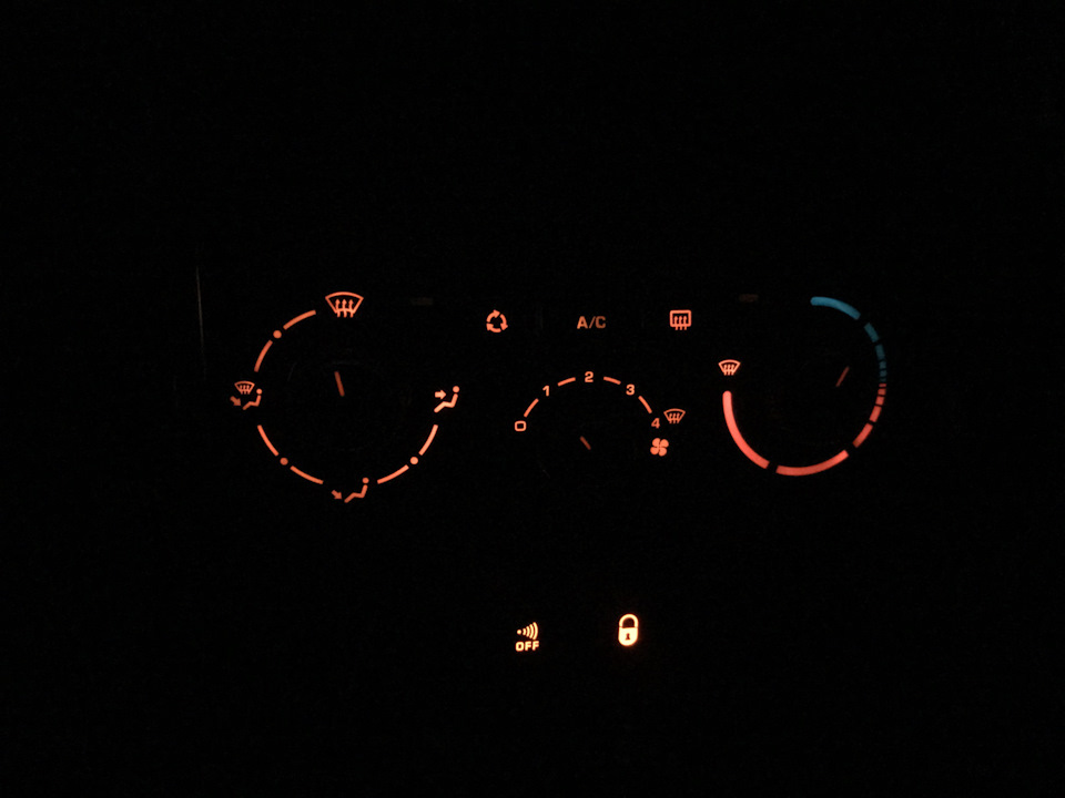 Замена лампочек подсветки печки — Peugeot 207, 1,4 л, 2010 года ...