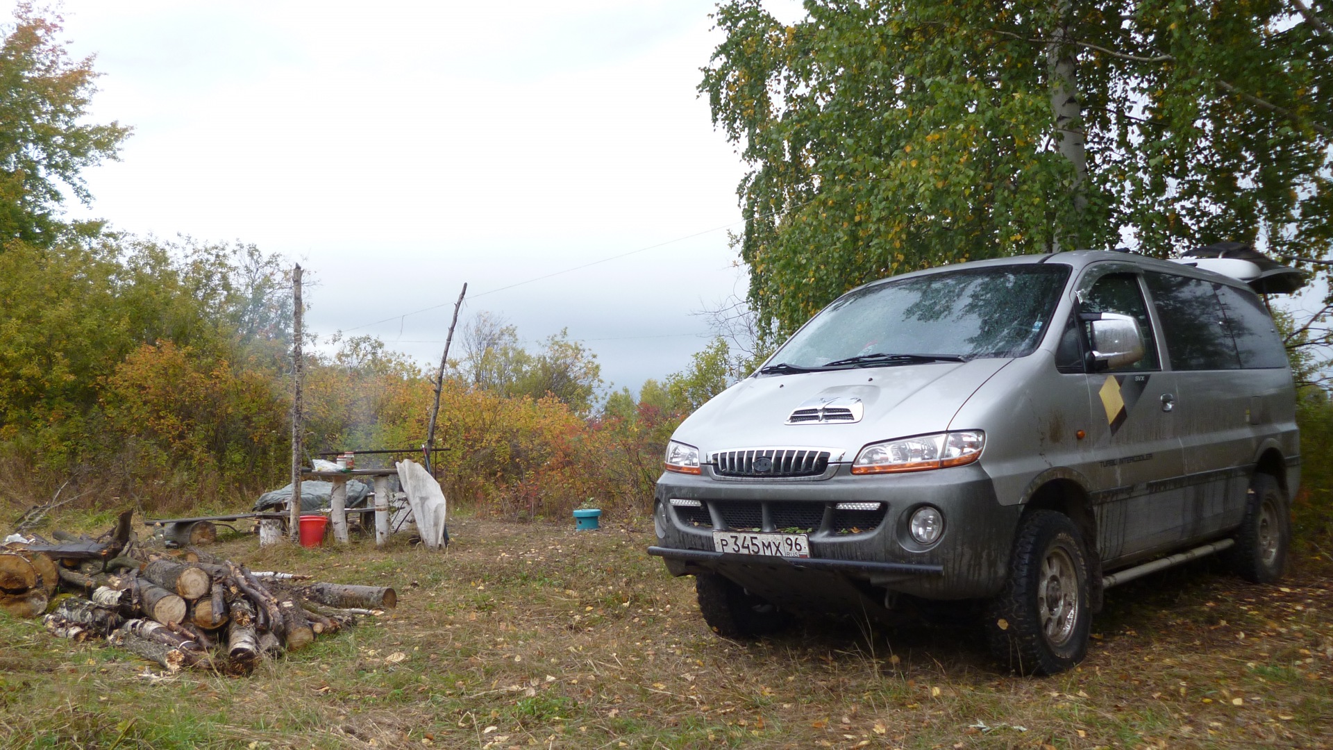 Хундай старекс 2002. Hyundai starex 2002 года. hyundai starex 2002 год бензин полный привод вездеход с большими колесами. ловли хендай. hyundai starex 2002 года рекламные фото.