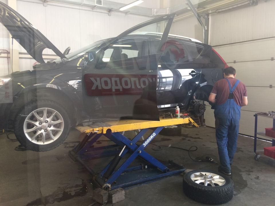 Замена задних тормозов (тормозные диски, тормозные колодки, колодки ...