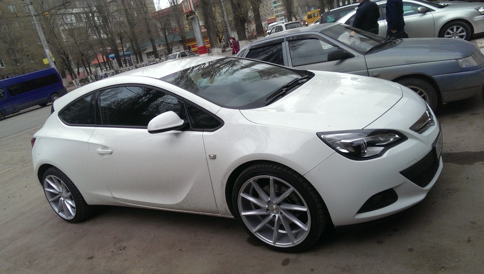 Opel Astra GTC r19