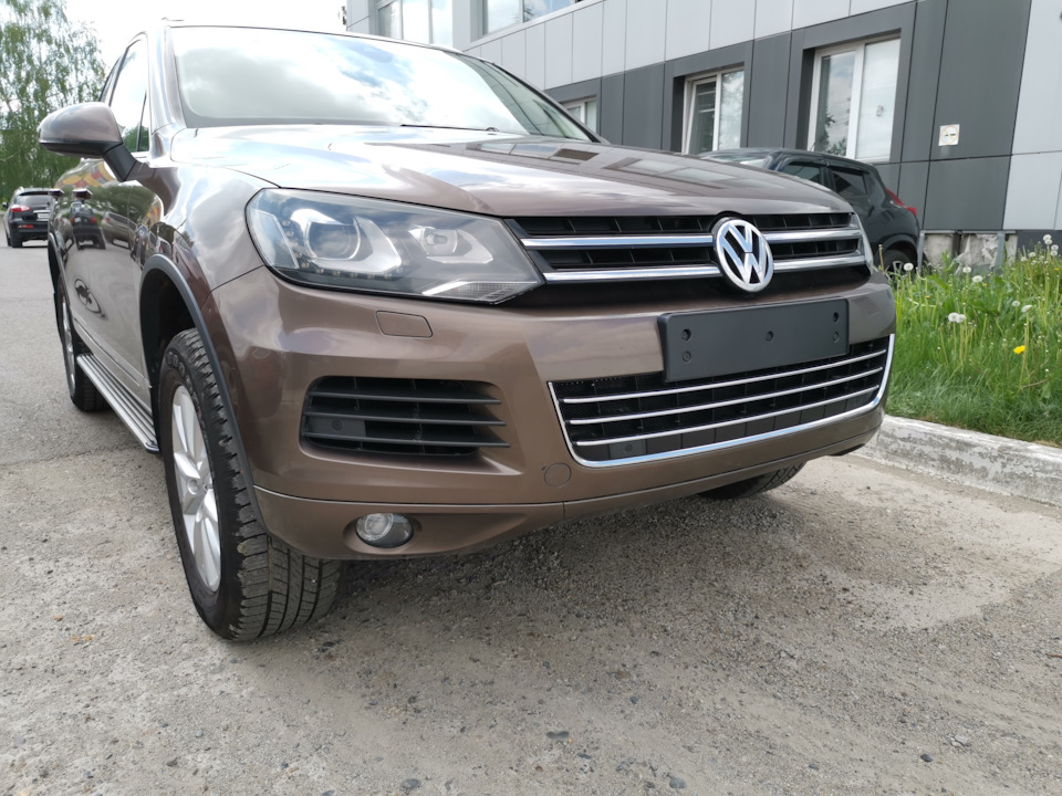 Отзыв фольксваген туарег 3.2. VW Touareg NF 3.6 vr6. Volkswagen Touareg 3 бежевый back. VW Touareg ll, 2010 дорестайл, Schuco. Окрас под хром бампера Туарег НФ.