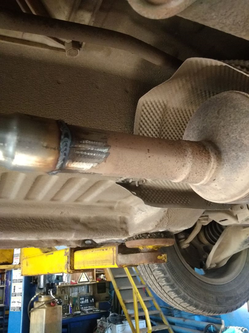 Замена резонатора на автомобиле Renault Logan 2007 года, г. Рязань ...