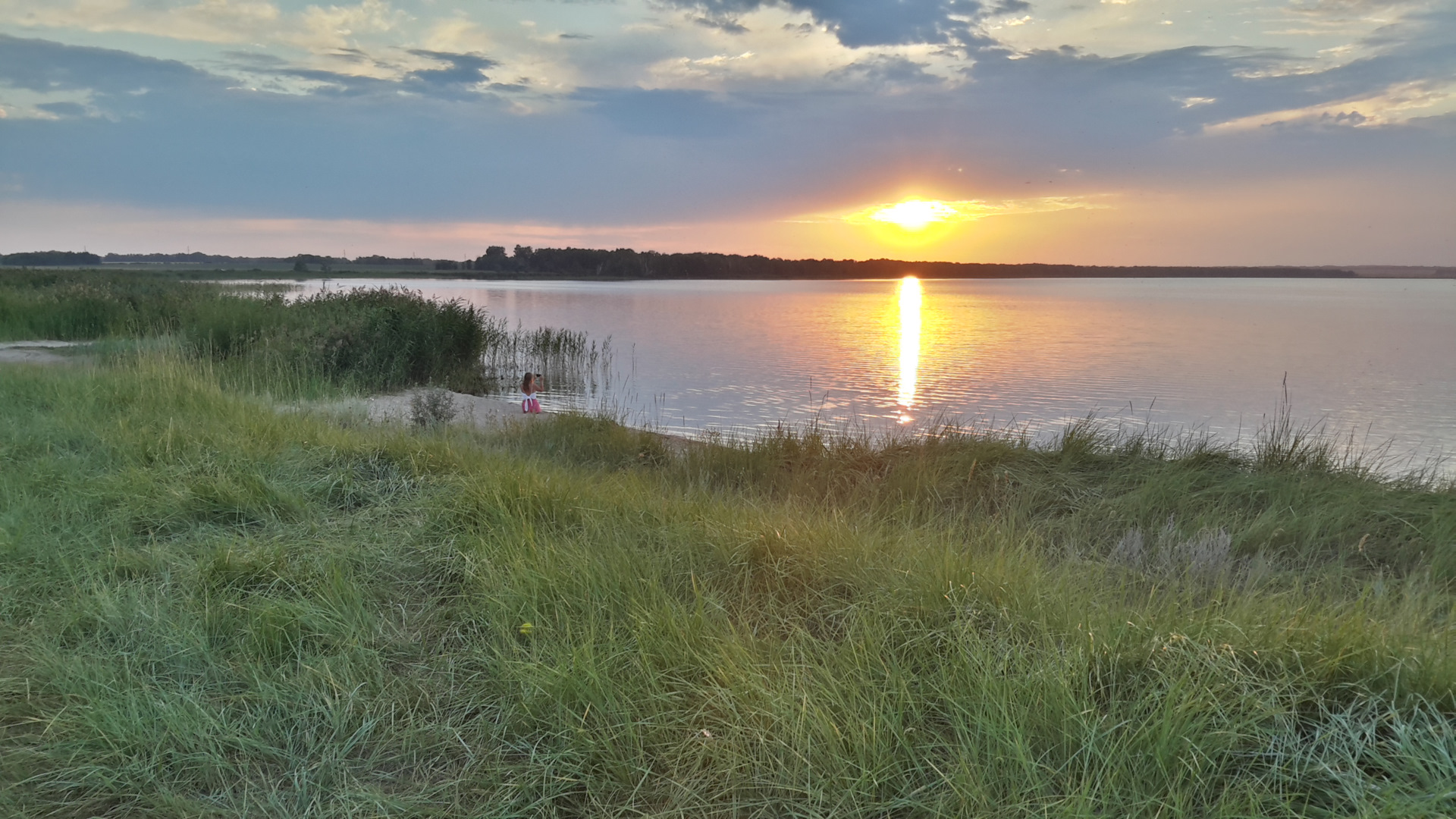 Озеро было полно. Путьковское озеро. Озеро путь Ленина Брянск. Путь к озеру был долгий или.