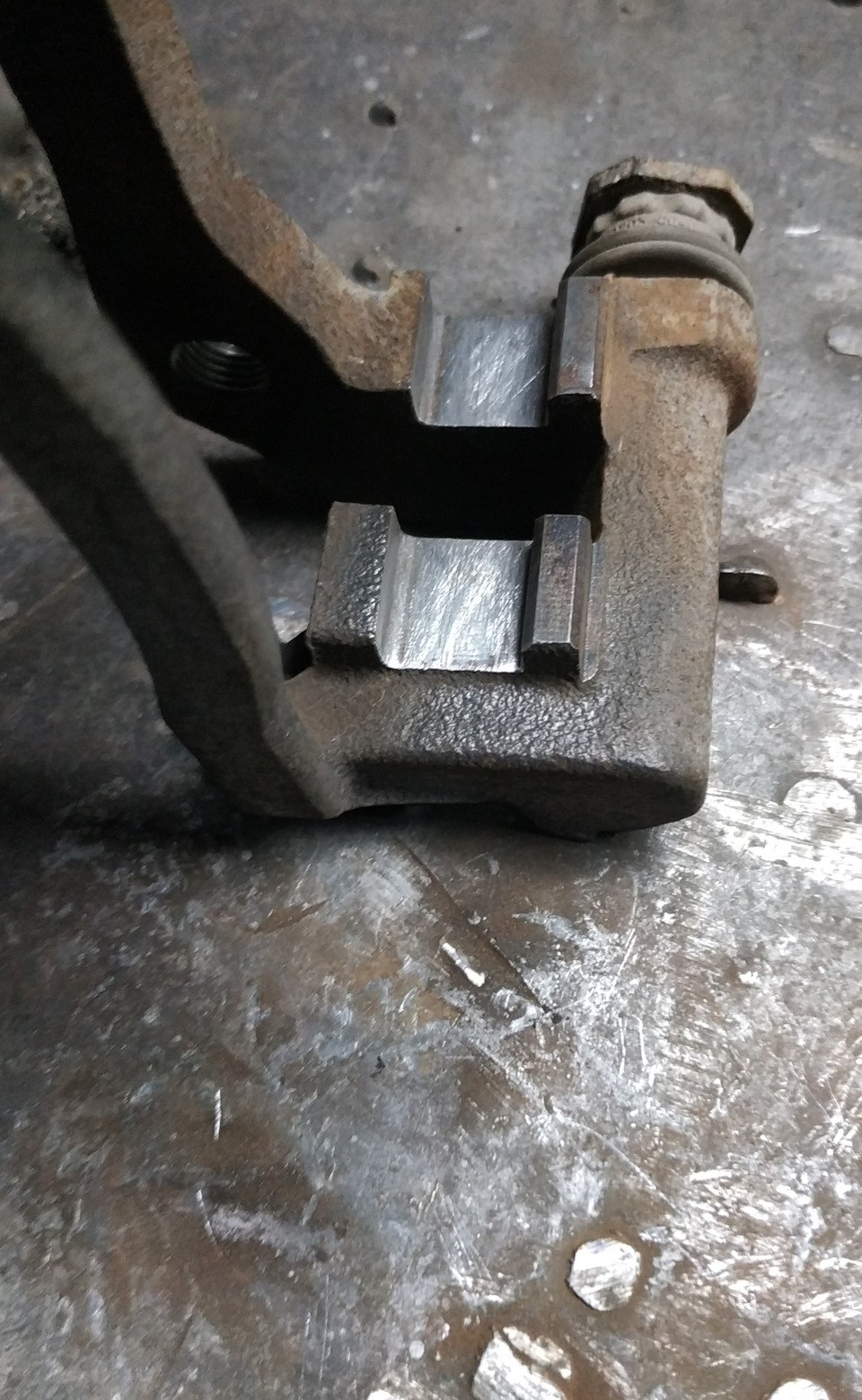 Замена задних тормозных колодок на Чери Тигго 7 — Chery Tiggo 7, 2 л ...