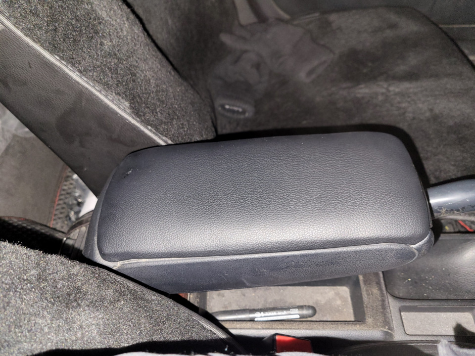Подлокотник — Audi A6 (C5), 2,4 л, 1999 года | стайлинг | DRIVE2