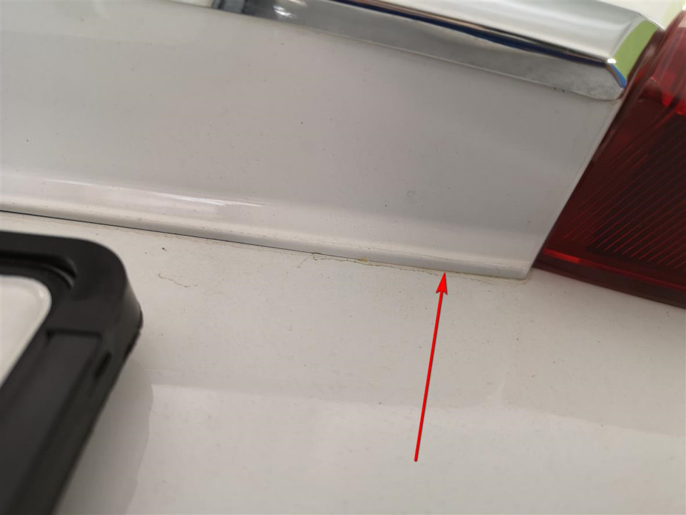 Накладка лежит на краске — Haval H6 (1G)