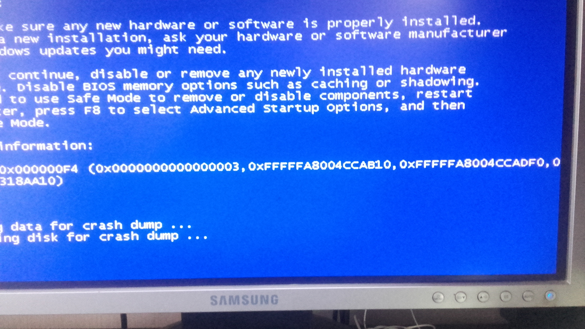 Флешка синий экран 10. BSOD на мониторе. Samsung с синим экраном. Синий экран краш дамп что это. Краш диск.