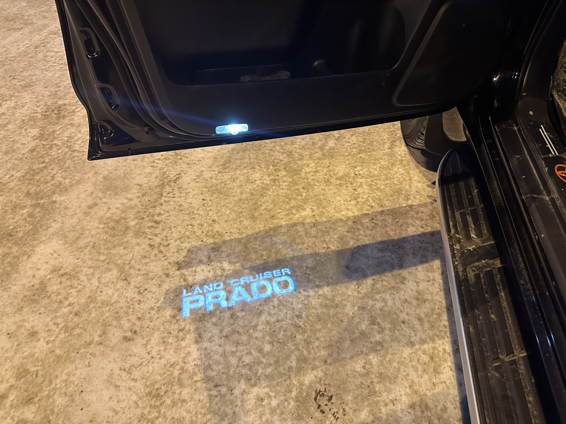 Переднее правое стекло 5а прадо 150. 6810560190 стекло заднее. Заднее стекло багажника прадо 150. Prado 150 багажник. Стекло двери багажника прадо 150.