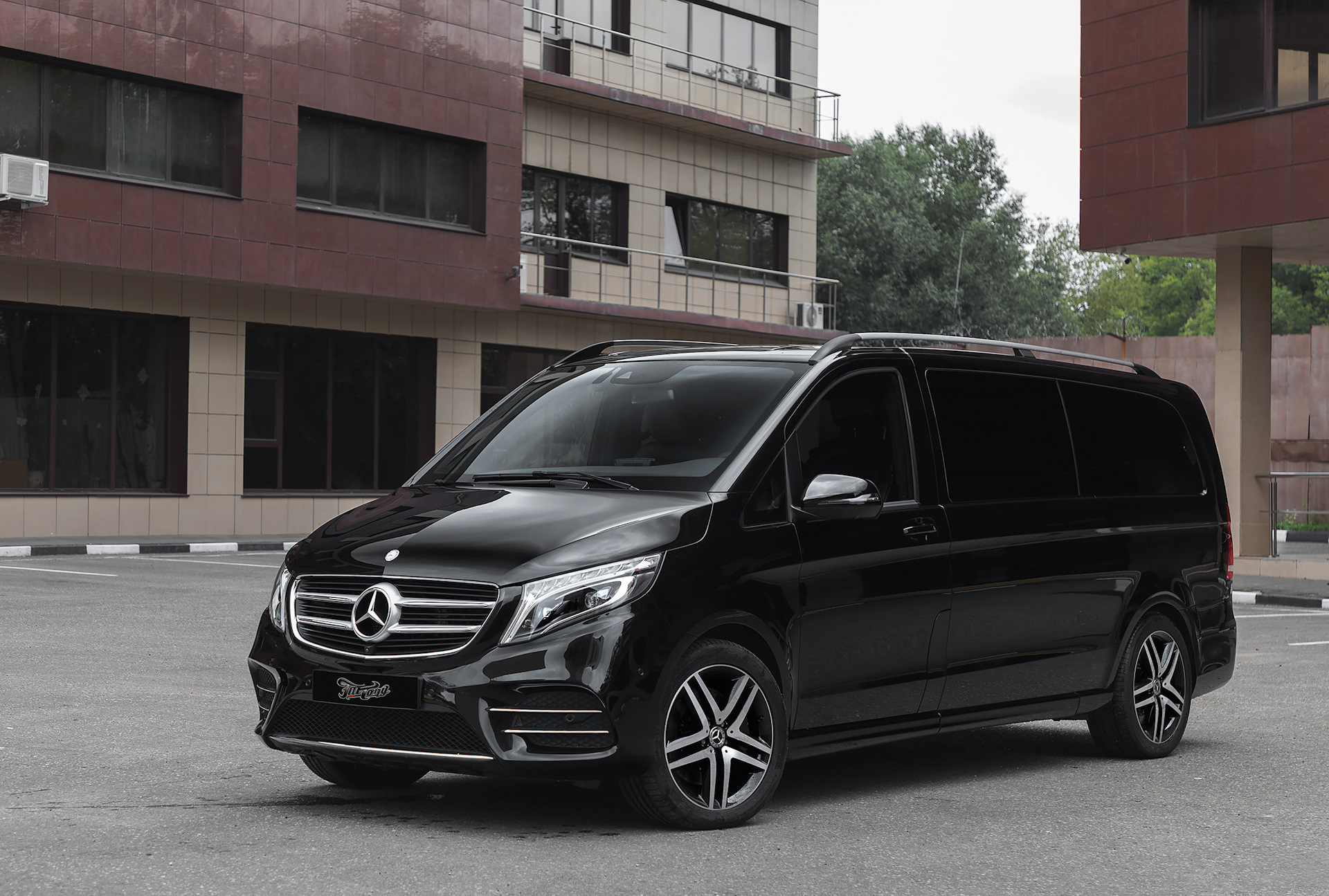 Черный 5 класса. Mercedes v class. Mercedes v class AMG. Mercedes Benz v class AMG 2020. Mercedes v class 2020 AMG.