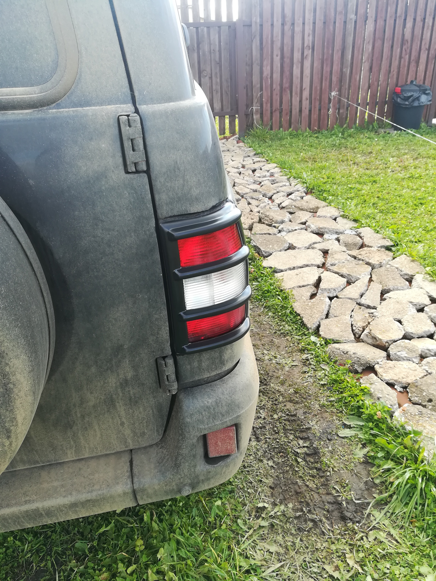 Накладки на фары — УАЗ Patriot, 2,7 л, 2014 года | аксессуары | DRIVE2