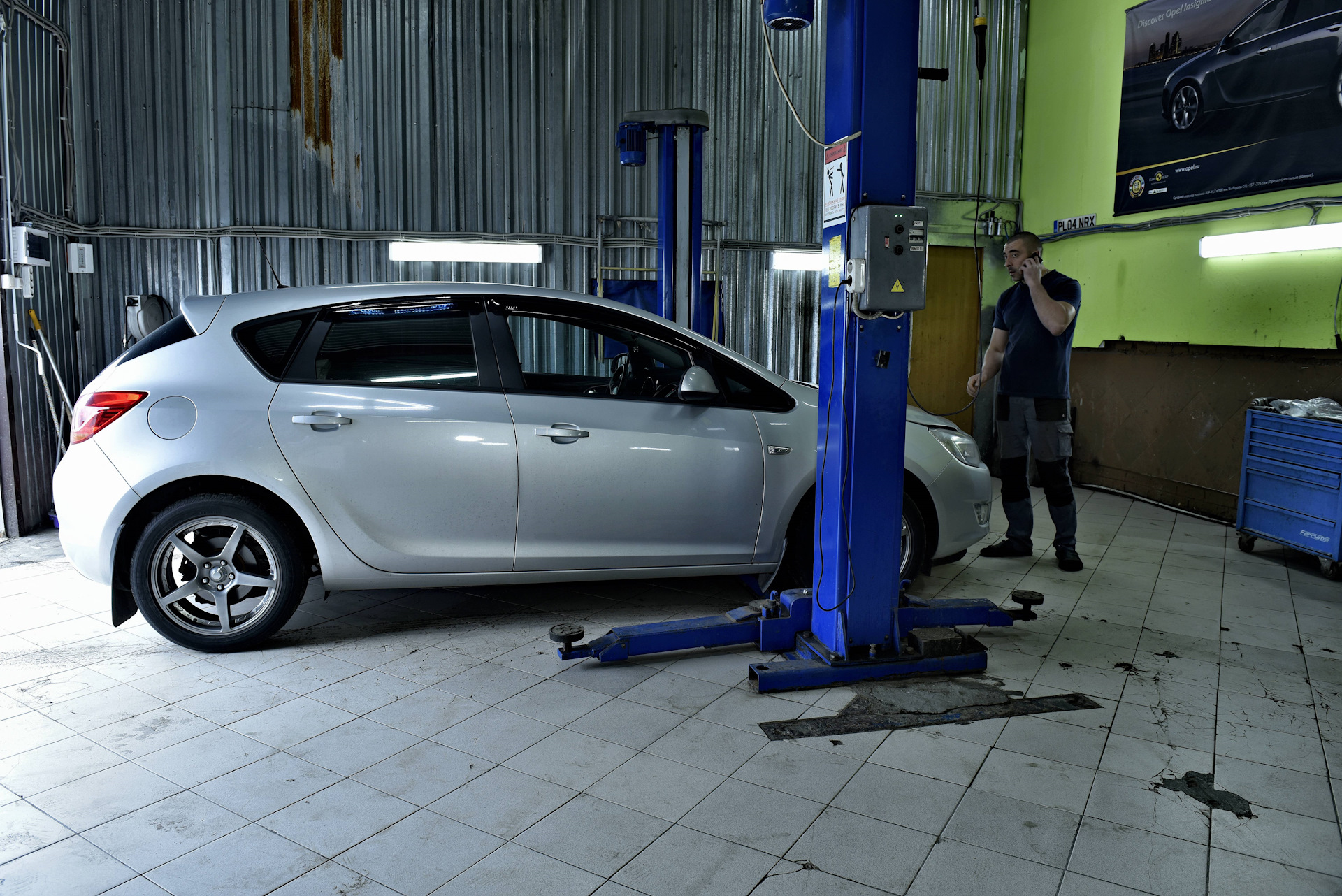 Opel astra J — Потекла трубка подогрева дроссельной заслонки, ставим ...