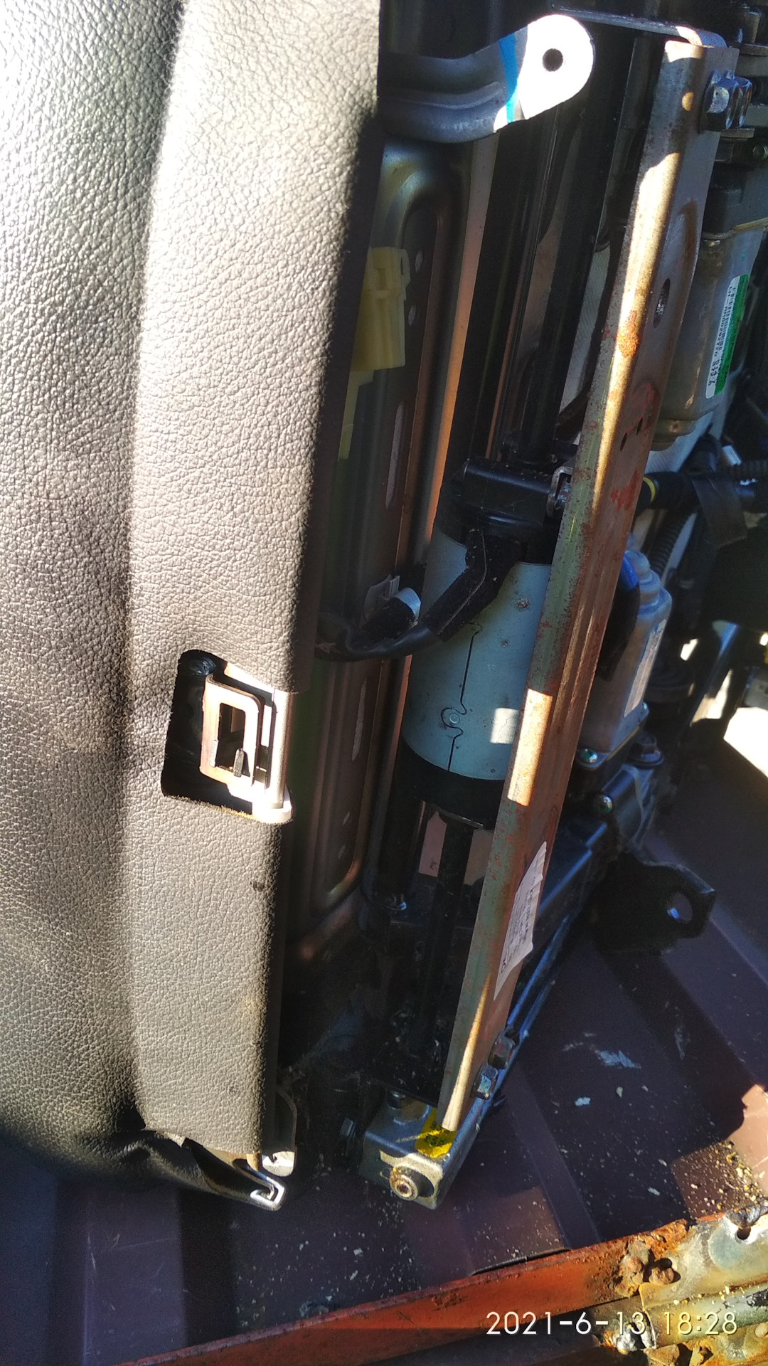 Сломалось кресло водителя. — KIA Sorento (1G), 3,3 л, 2007 года ...