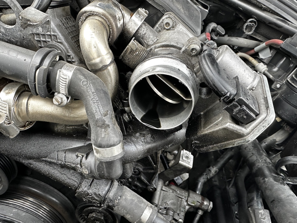 Масло в дроссельной заслонке — BMW 5 series (E60), 3 л, 2009 года ...